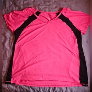 Hot pink Livi Active shirt size 22/24